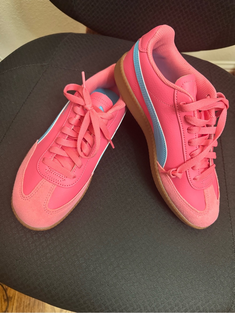 Puma Women's Pink Sneakers w/ Blue Stripe (8)